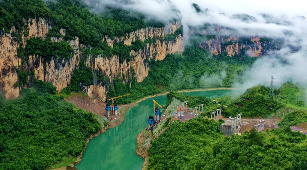 渝湘復(fù)線阿蓬江特大橋