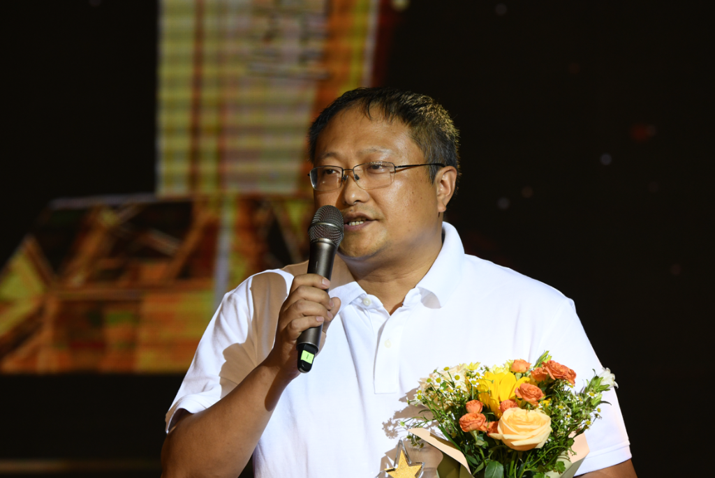 奉獻之星  袁小冬